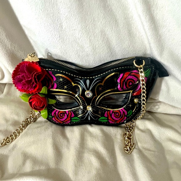 Handbags - NWOT Betsey Johnson cross body